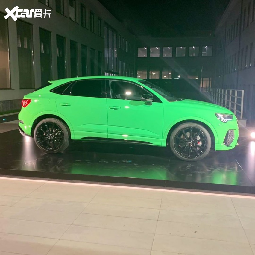 全新奥迪rs q3 sportback海外实车 绿色的很帅气