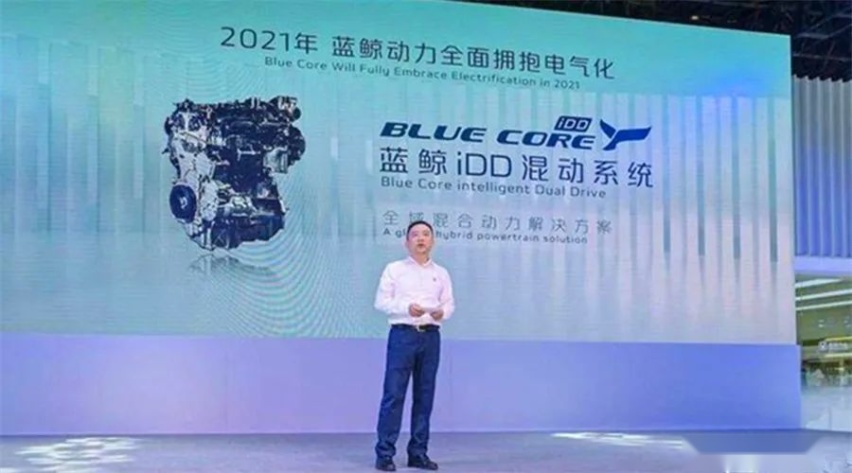 不怕油涨价，10-15万自主插混轿车，比亚迪霸榜长安紧追