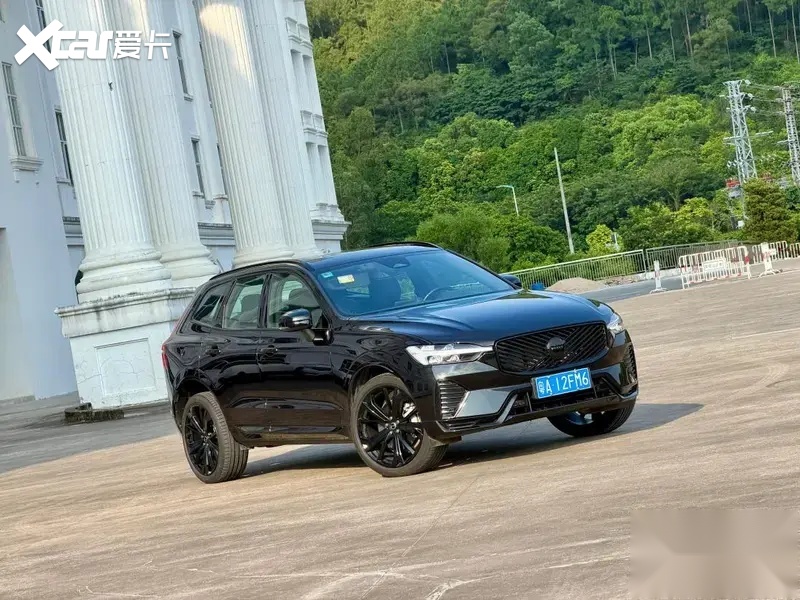 全新XC60黑武士：沃尔沃不装了，这次直接把北欧性冷淡穿成了一身黑