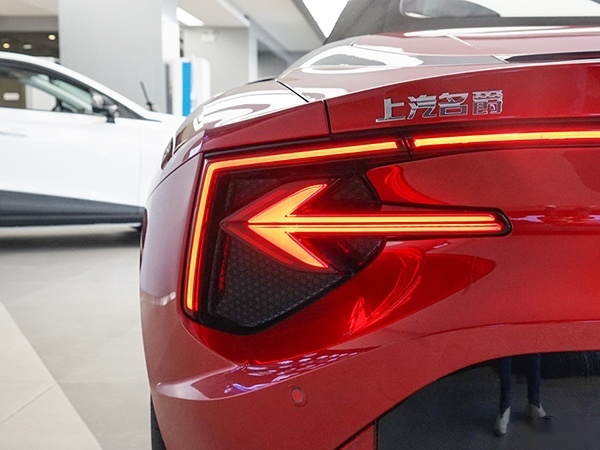 3.2s破百的电动敞篷车 MG Cyberster到店实拍