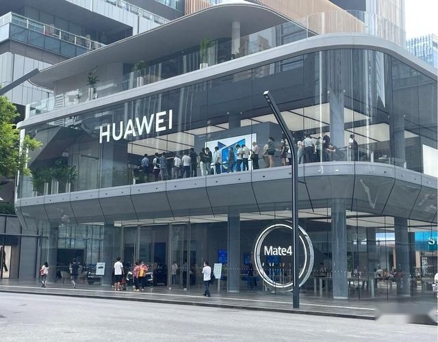 赛力斯SF5：咸鱼了好几年，为何被华为捧上天？