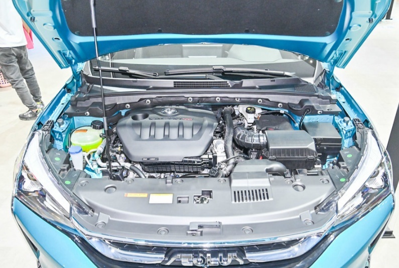 不足7万购买运动家轿，运动包围+獠牙前脸，油耗才5.6L