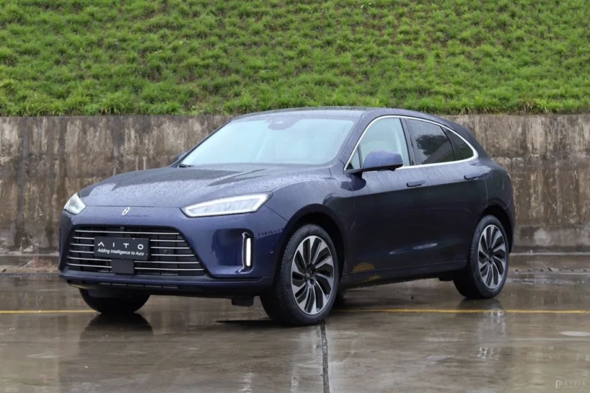赛力斯SF5“自废武功”接棒的问界M5是“真香” 还是余承东“玩口嗨”