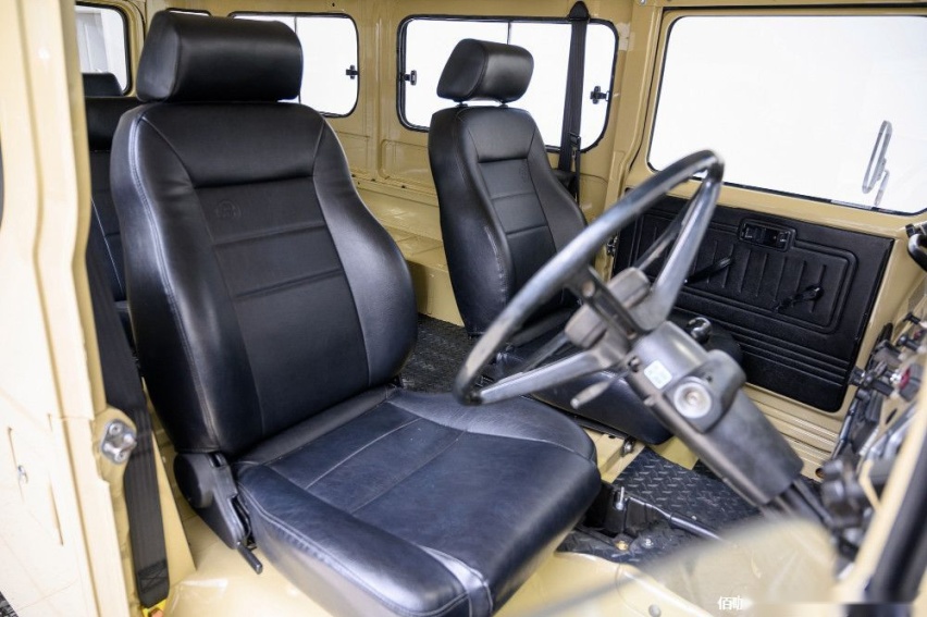 1980-toyota-land-cruiser-hj45-packs-modern-features-costs-more-than-a-lexus_6.jpg