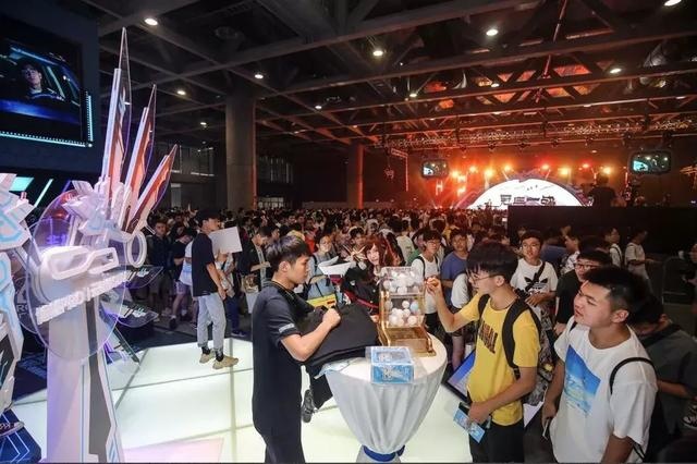 连BBA都没有做到的“跨次元营销”，TA是怎么做到的？