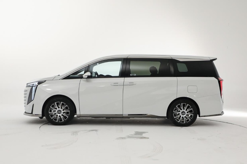 传祺E9配置分析，独特360度环绕气囊，2.0T+GMC400两档变速