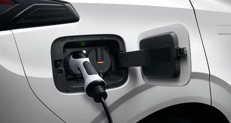 综合油耗0.8L/100km，插混UNI-K低价上市，会威胁到比亚迪吗