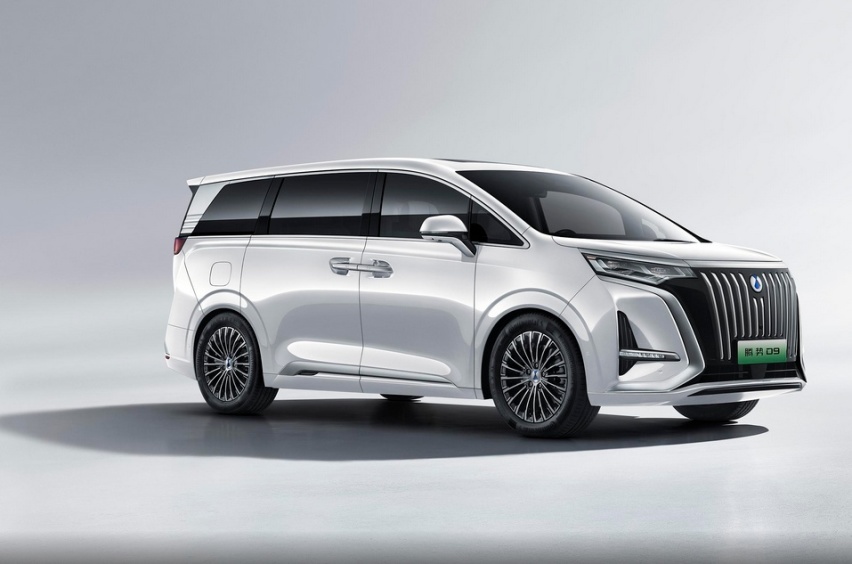 纯电续航里程超600km，花40万买一台腾势D9 EV尊贵型值得吗？