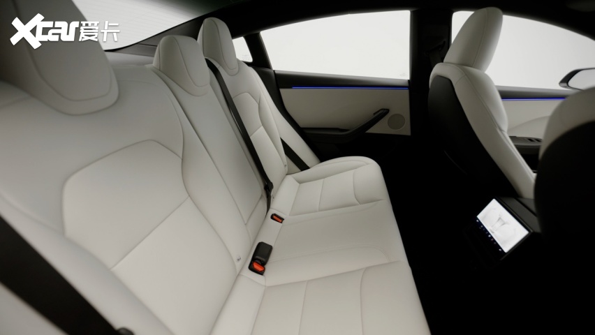 【乐阳频道】16英寸大屏、黑色顶棚Model 3进化为完全体