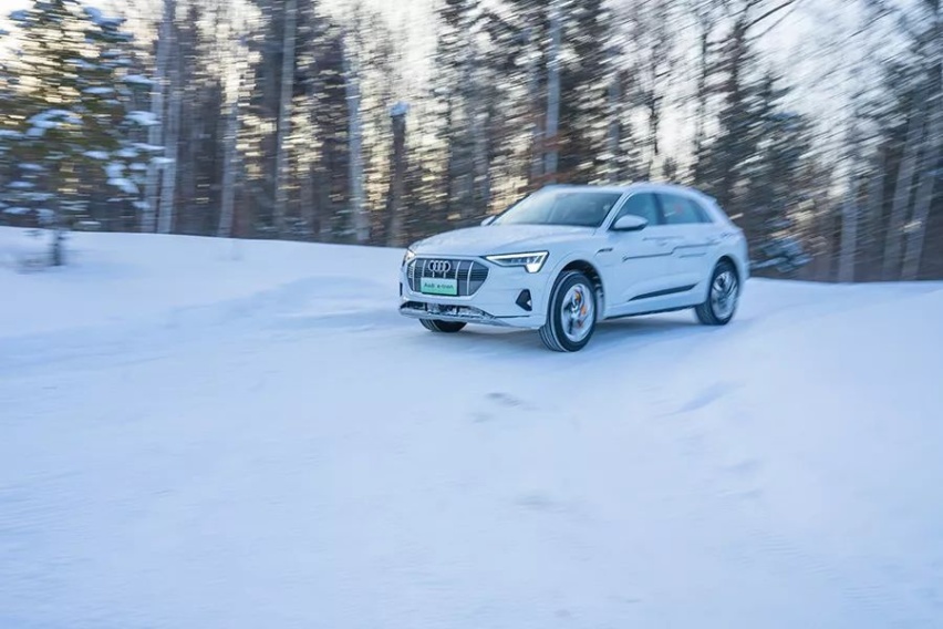 实力不输特斯拉，冰雪试驾奥迪首款纯电SUV e-tron！