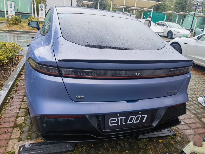 东风eπ007到店，大过深蓝SL03，配剪刀门+电动尾翼，续航1200