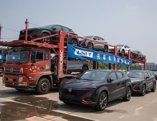 像极了概念车的量产车，长安UNI-T未上市即交车