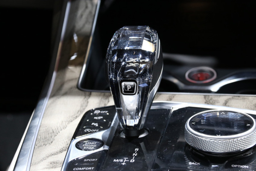 【上海车展】视频解读BMW X7 家族旗舰SUV宝座的新主人
