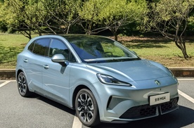 全新MG4试驾报告：10万元买ID.3操控水准，空间就是“小Model Y”