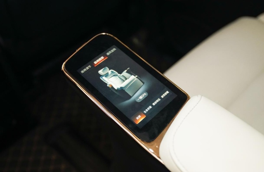 传祺E9配置分析，独特360度环绕气囊，2.0T+GMC400两档变速