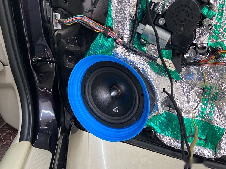 哈尔滨STP汽车隔音降噪，马自达6升级黄金声学汽车音响