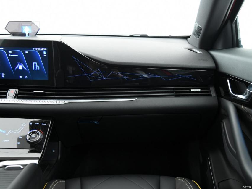 预售价11.09万元起 轿跑SUV“黑马”奔腾B70S来袭
