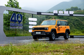 BJ40燃油上市！焕新价12.69万起，实现人民越野的平权梦想