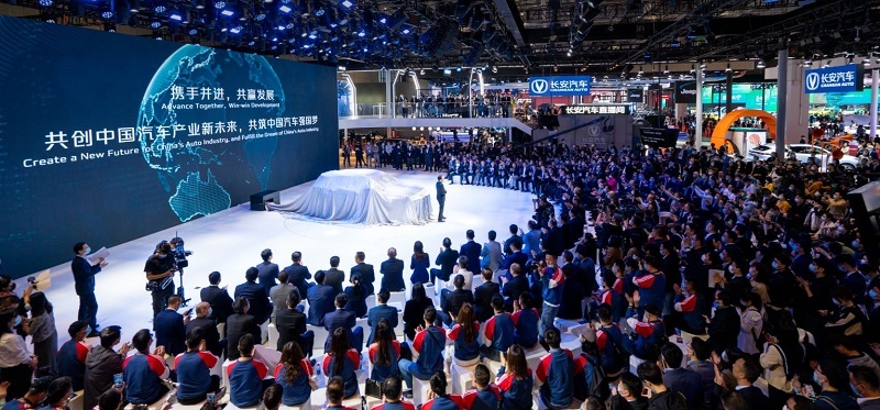 上海车展：实拍全新长安CS55PLUS，今年还有两款新电动车
