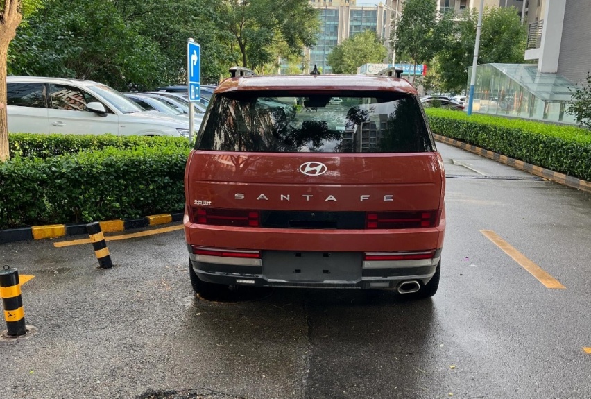 全新胜达现身街头，路虎既视感+攀岩把手，5/6/7座布局+女王副驾