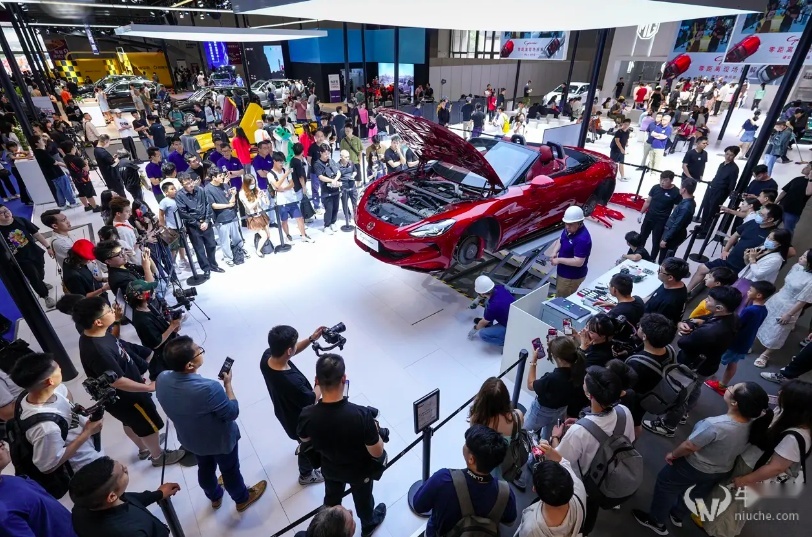 2024粤港澳大湾区车展：MG现场拆车，旗下多车型联袂亮相