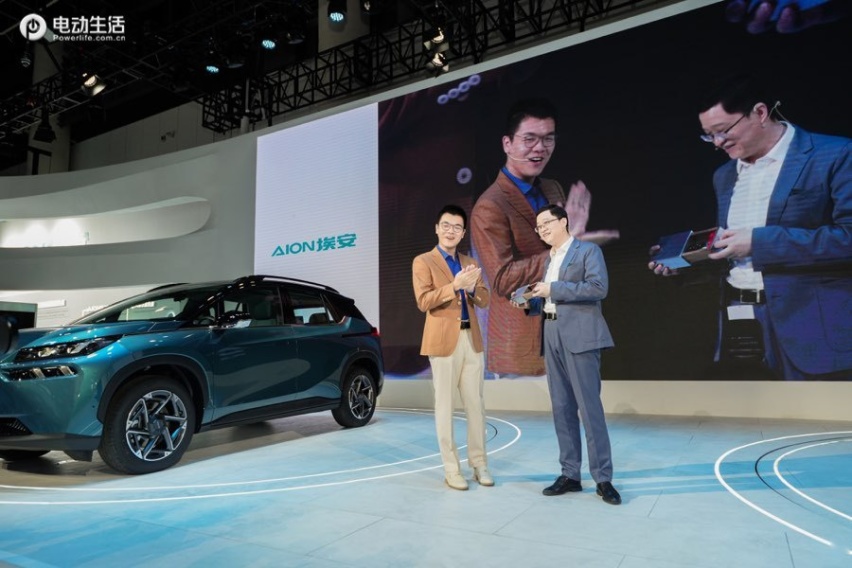 2022成都车展：20万级智能纯电7座2023款AION V Plus