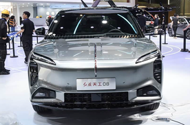 新款宝马7系下线投产，500种颜色，3.0T V6还在