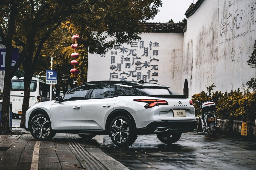 融合轿车、SUV、旅行车，月销破5000辆，凡尔赛C5X带你品味福州！
