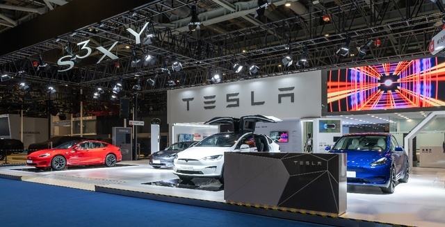 Model S/X Plaid国内首秀，特斯拉进博会上释放“纯电掌控力