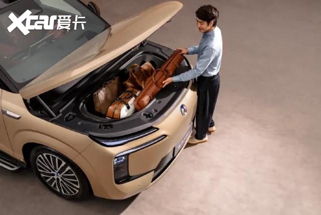 首搭AI超级智能体迪迪虾，腾势N8L纯电上市29.98万元起