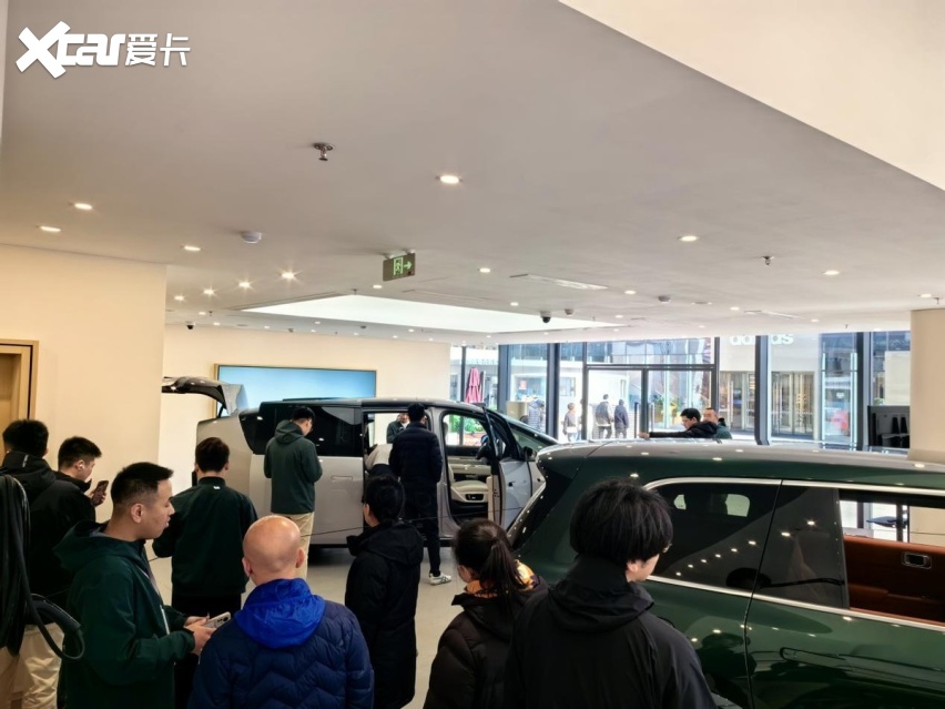 提车啦！理想MEGA让我爽翻天！