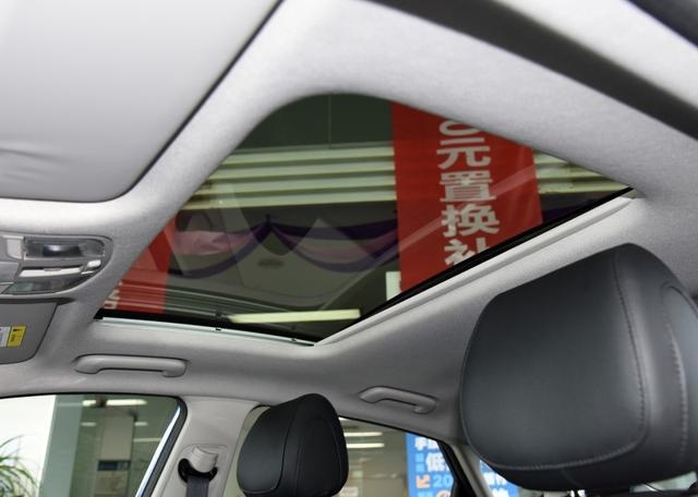 将思域拉下神坛，这款轿车7秒内破百，入门配10.25英寸大屏
