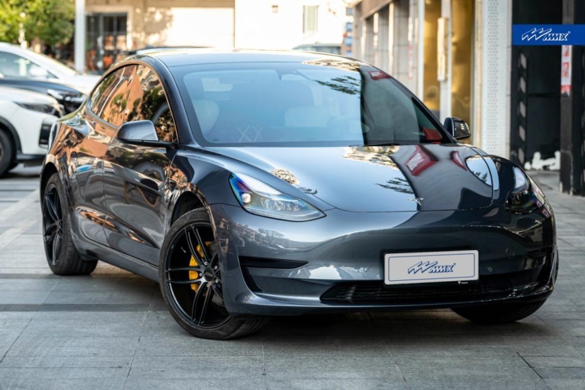 平添一分奇幻感，特斯拉Model 3升级MMX M1603轮毂
