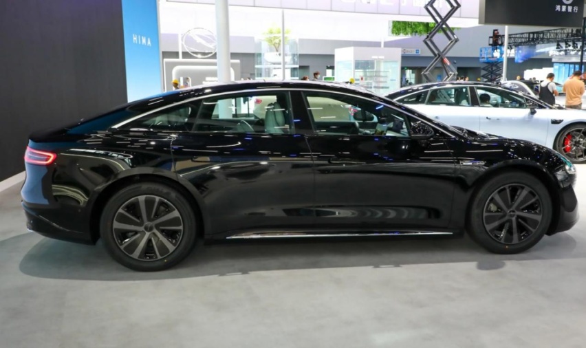 2024款智界S7，虚拟主销双叉臂悬挂，配华为新款激光雷达