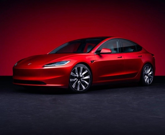 新款特斯拉Model 3性能版曝光！零百加速3秒多 年内国内开售