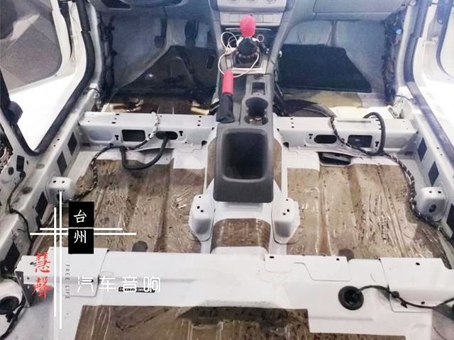 汽车音响改装哪家好？台州福特福克斯汽车音响改装黄金声学喇叭