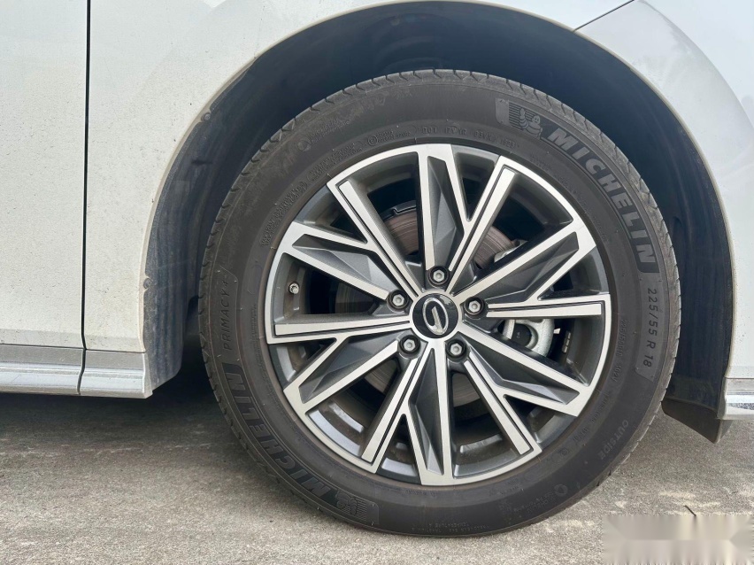 25万预算想买豪华MPV？试完新一代M8大师再决定也不迟！