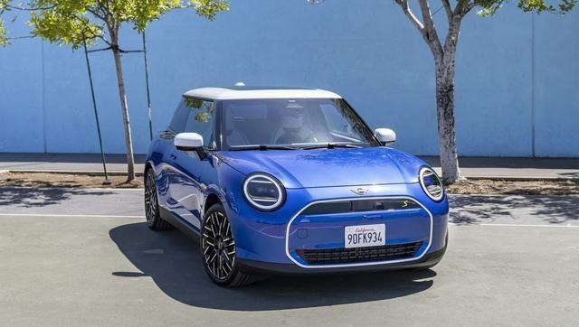 全新MINI COOPER EV电动车官图发布 ，这造型你打几分？