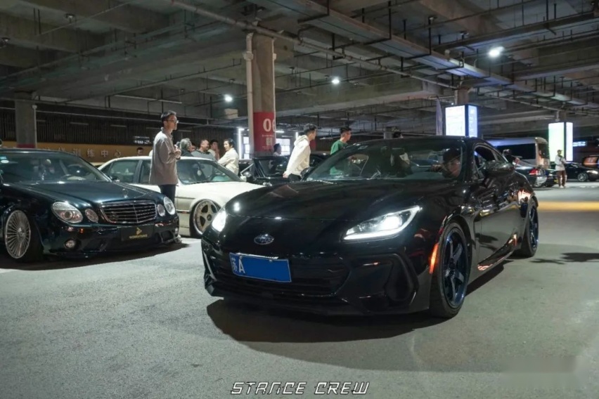 等了两年半的斯巴鲁BRZ ZD8，到手后迫不及待改装一番来圆梦
