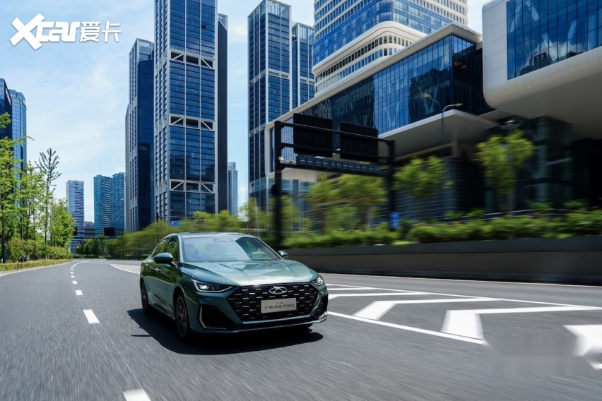 2027款艾瑞泽8 PRO上市限时售8.99万起 赛道经验注入燃油家轿