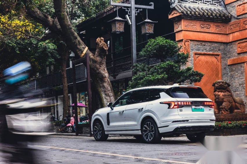 “一车胜三车” 领克09 EM-P远航版成都驾控营开启