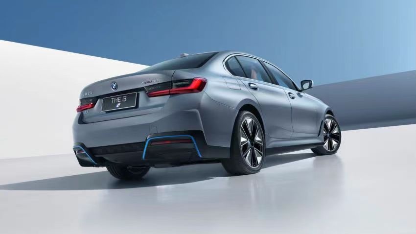 全新宝马BMW i3：外观时尚年轻，内饰科技感十足，让电动更运动