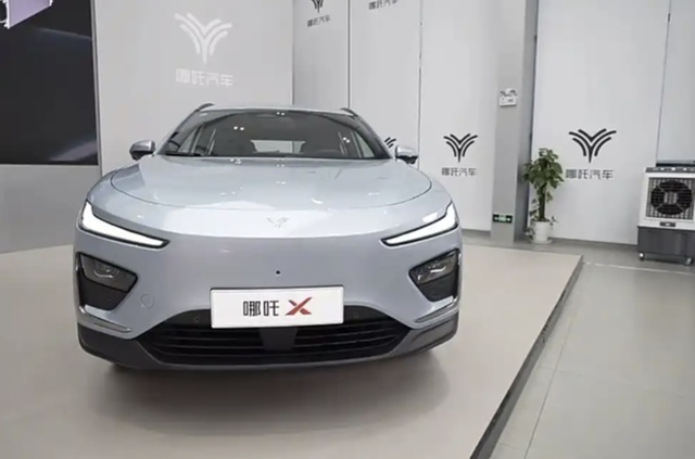 哪吒X和比亚迪元PLUS，谁才是更适合入手的10万级新能源SUV？