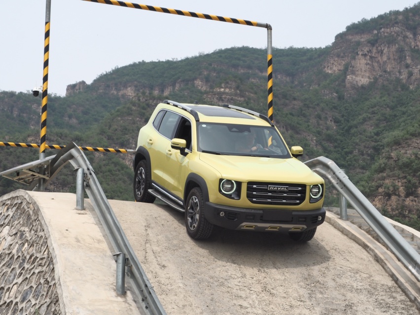 越野真较量，哈弗大狗和RAV4荣放究竟谁更“野”？