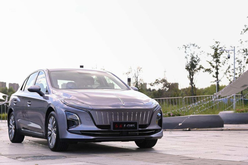 红旗E-QM5 560上市，续航、能耗、价格随便一项都很能打