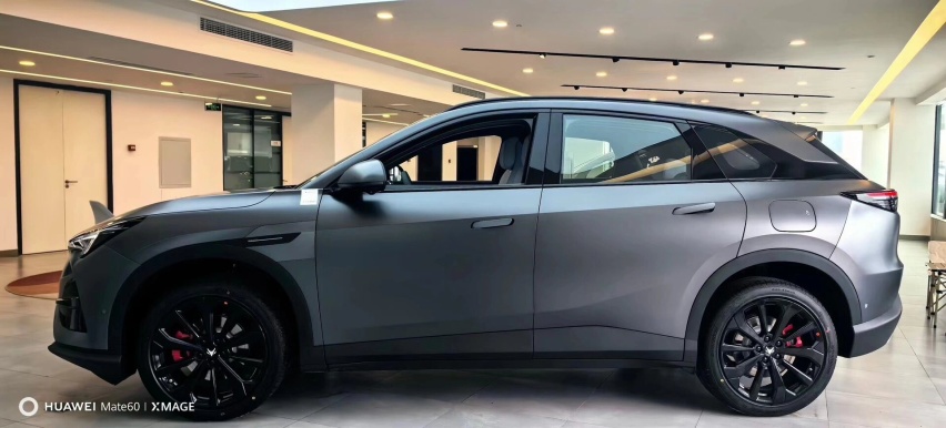 极狐阿尔法T5到店，大过元PLUS配“冰箱”，续航660km+800V
