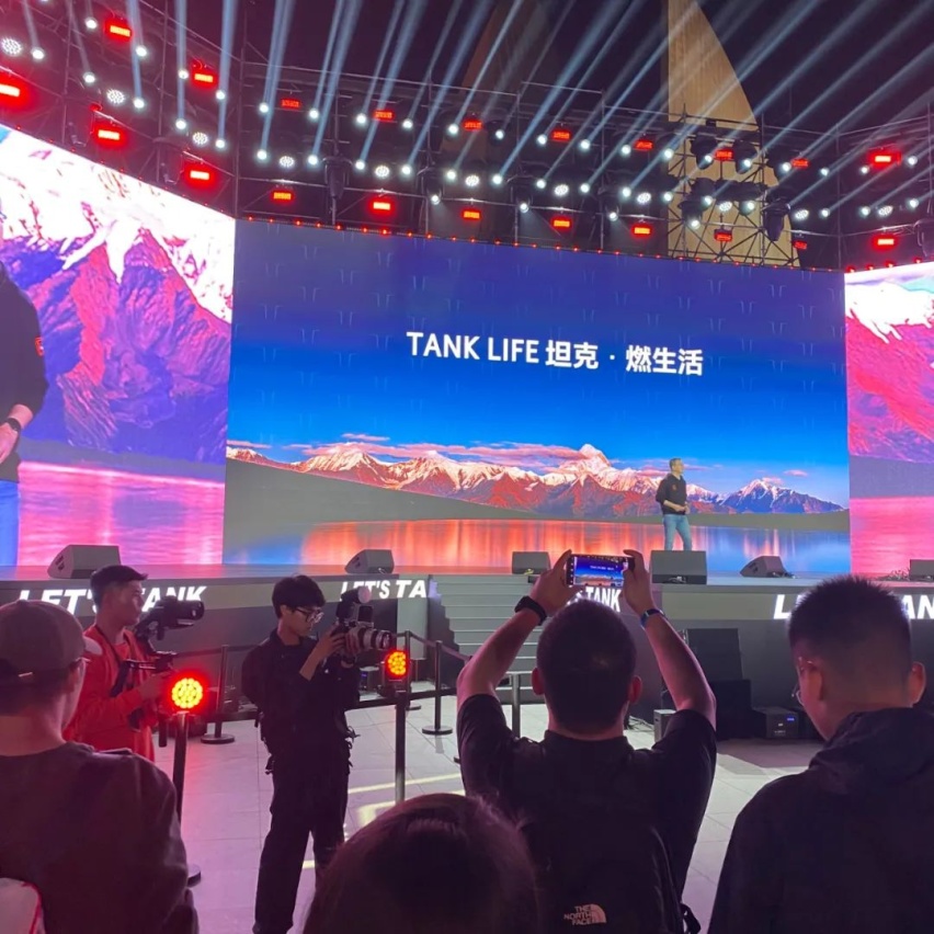 嫌2.0T动力不够？坦克300推出3.0T V6，这是要硬刚电动化？