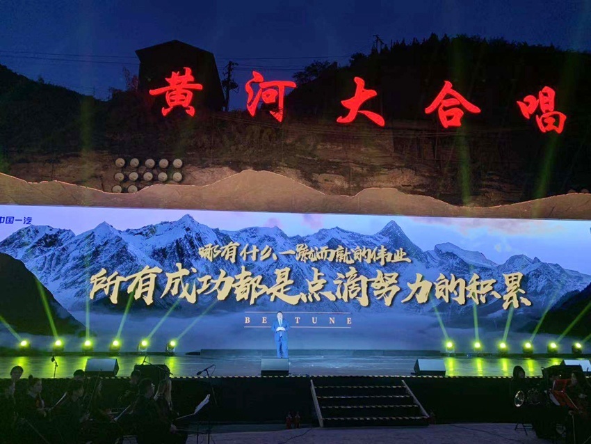 张涵予惊喜空降奔腾品牌之夜现场 成T99首位代言人
