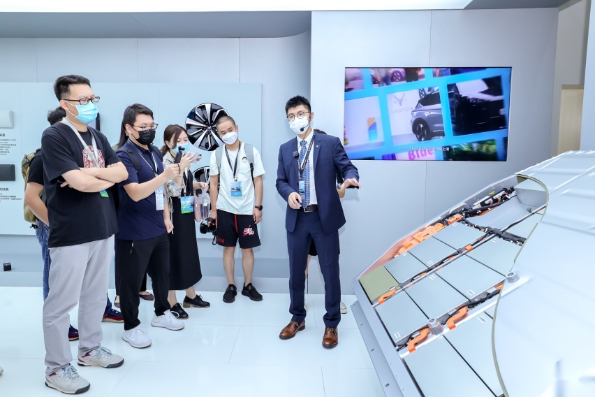 成都车展 | 邀你一起探寻极狐汽车的极“智”安全之谜