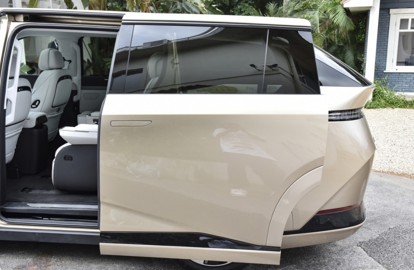中大型MPV“新卷王”，标配双腔空悬+后轮转向，小鹏又要火了